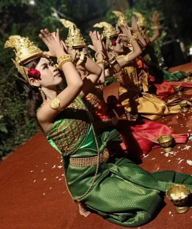 A Sneak Peek of the Cambodian Apsara Dance