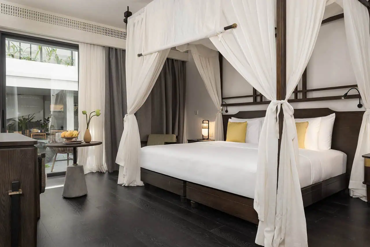Santi Room with Pool Access