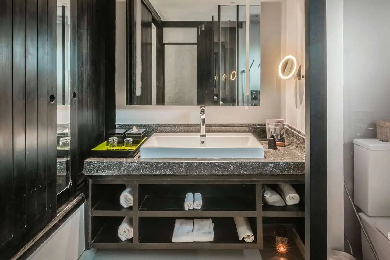 Anjali by Syphon Anjali Deluxe Pool Access Room Bathroom